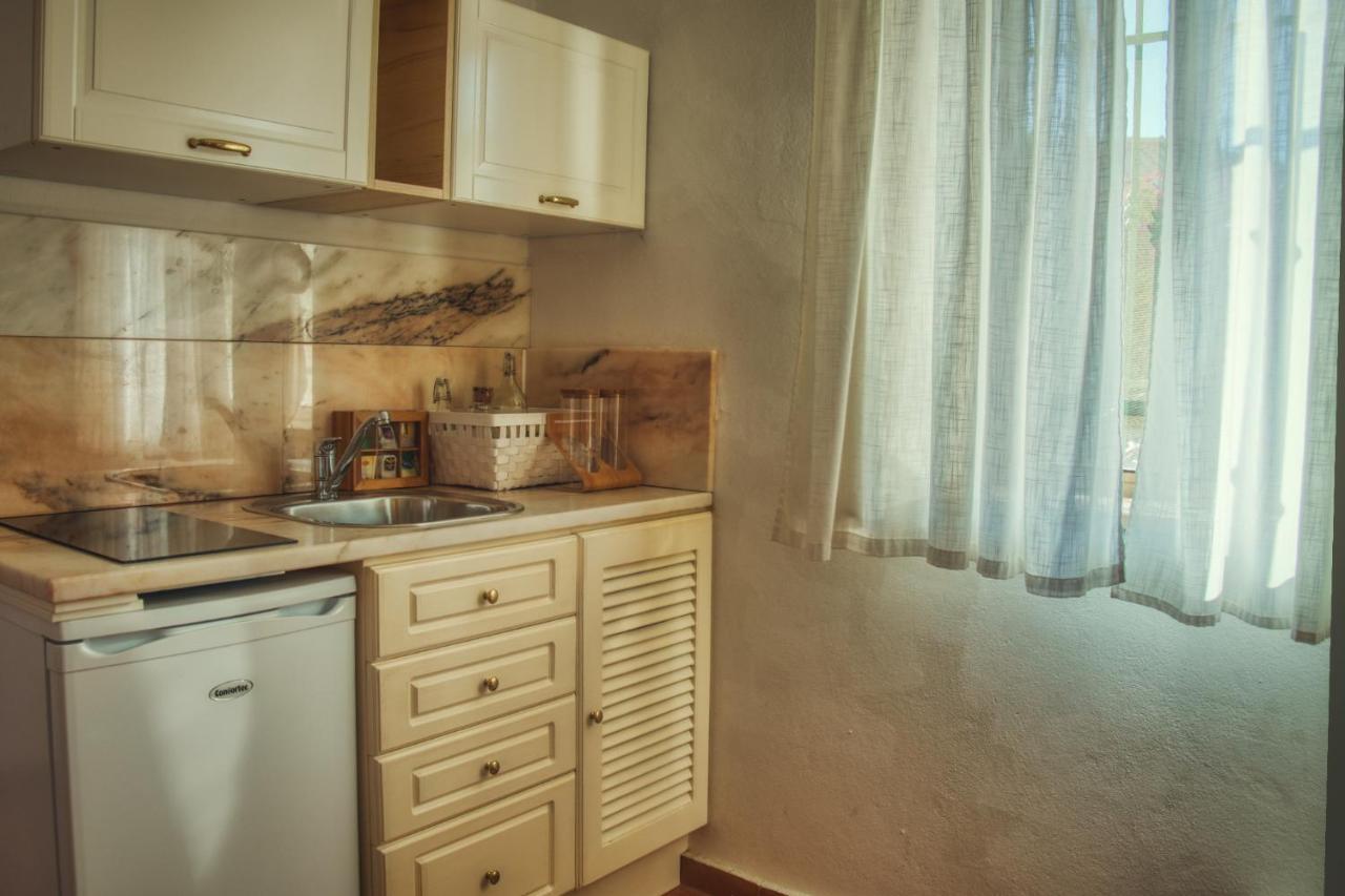 Moonshine Guest House With Private Studios And Private Cottage Lagos Exteriör bild